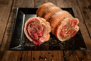 Göngyölt, fűszeres császár csont nélkül (porchetta)